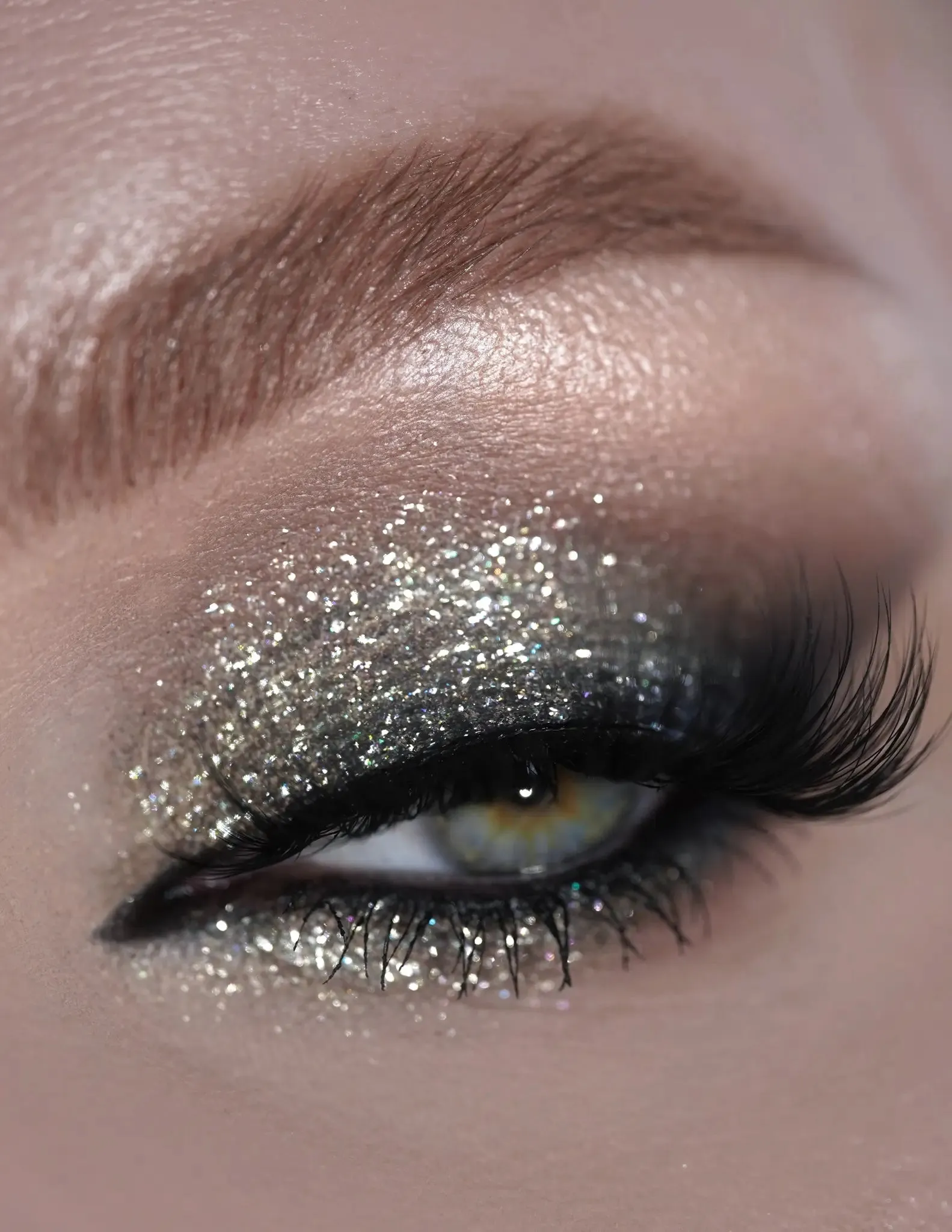 #04 Silver Eyeshadow Glitter