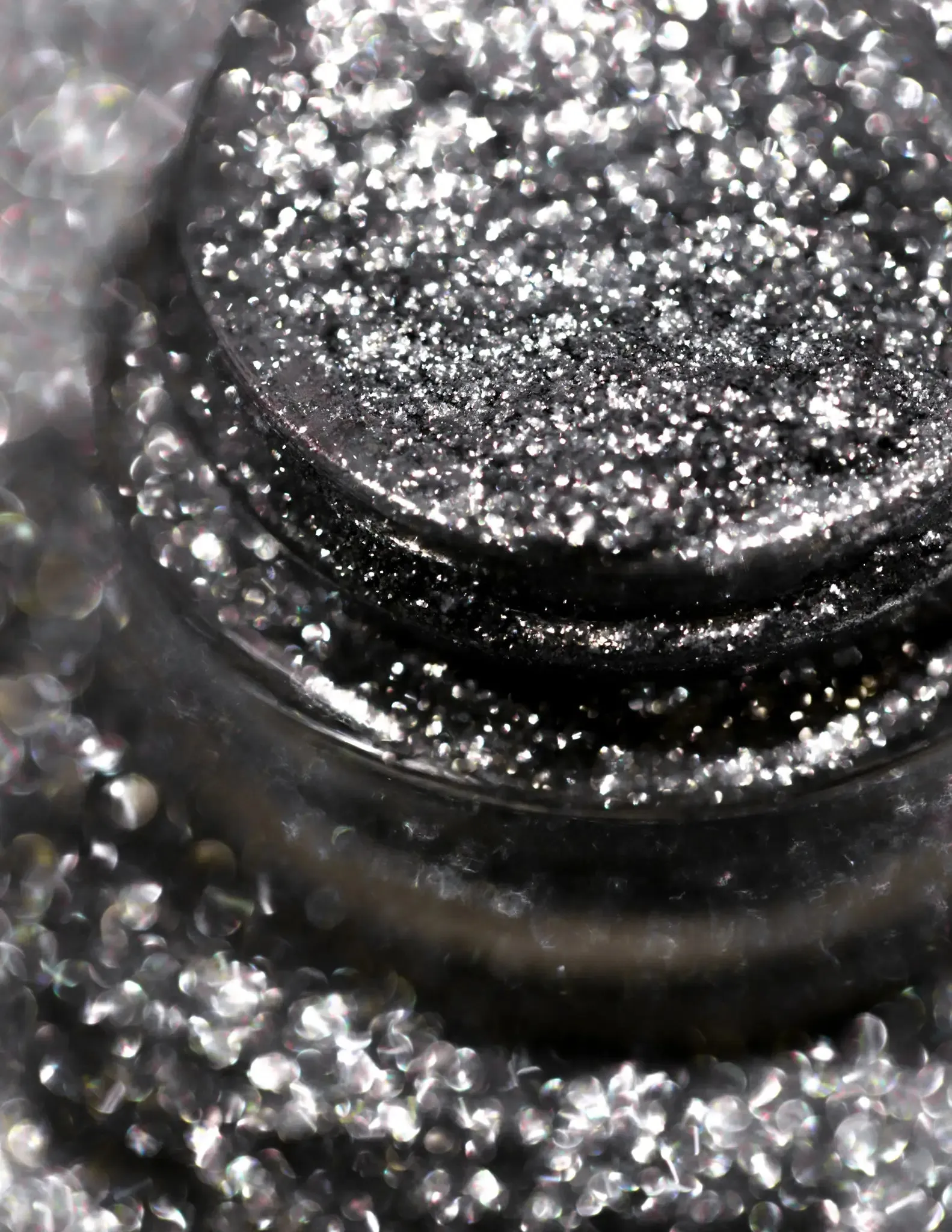 #24 Black Eyeshadow Glitter