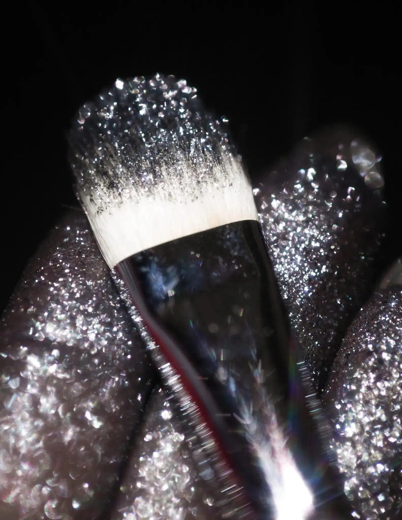 #24 Black Eyeshadow Glitter