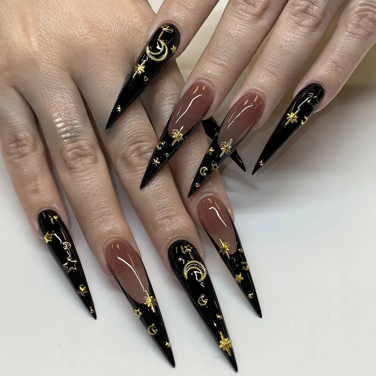 24pcs Wearable Short Round Head False Nails Sparkling French Designs Full Cover Almond fake nails with glue Press On nails tips
