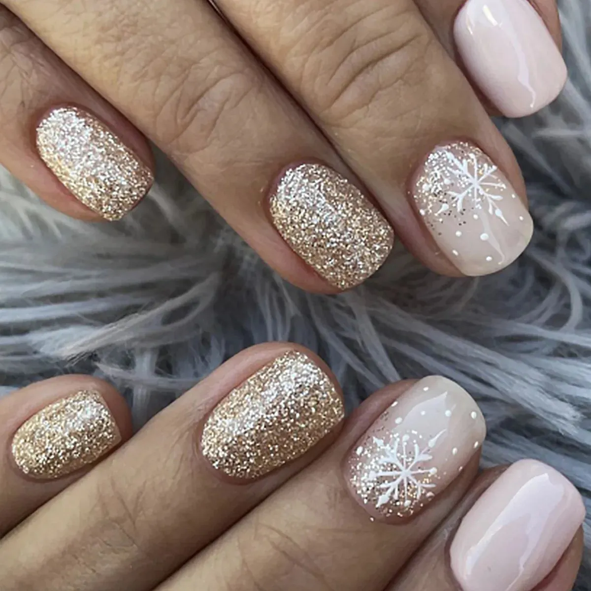 24pcs Wearable Short Round Head False Nails Sparkling French Designs Full Cover Almond fake nails with glue Press On nails tips