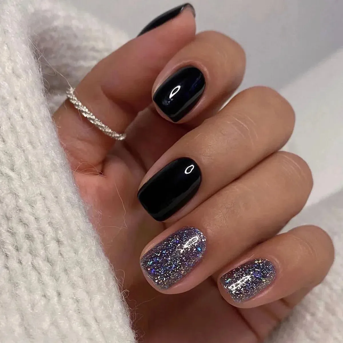 24pcs Wearable Short Round Head False Nails Sparkling French Designs Full Cover Almond fake nails with glue Press On nails tips