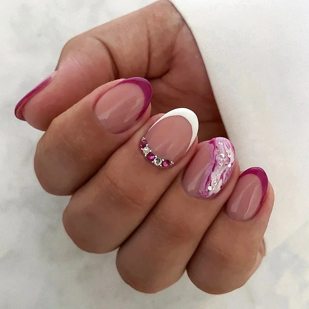 24pcs Wearable Short Round Head False Nails Sparkling French Designs Full Cover Almond fake nails with glue Press On nails tips