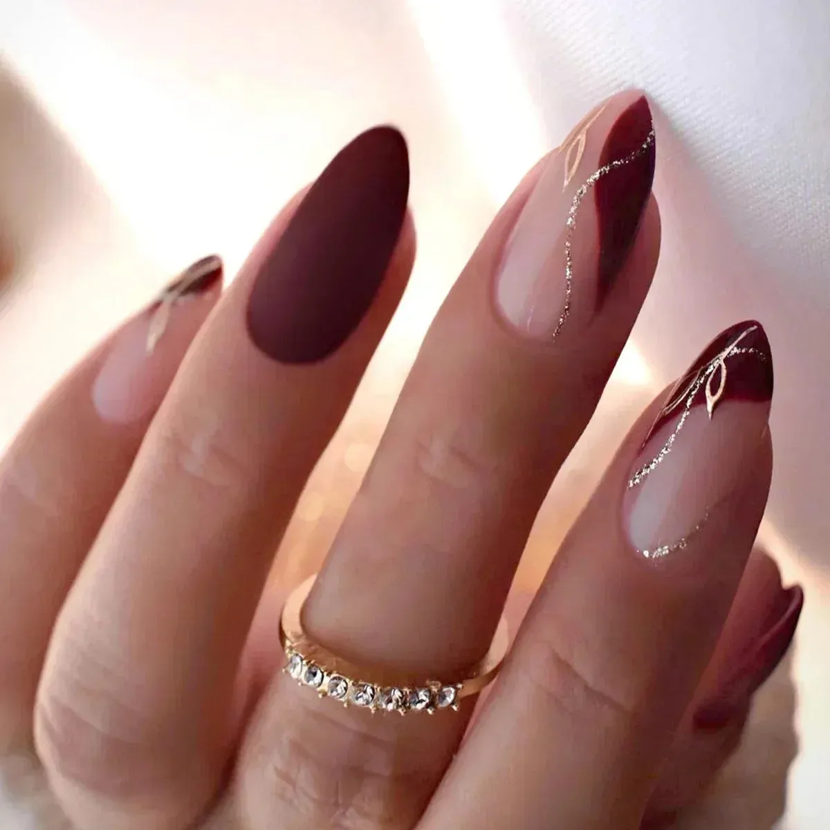 24pcs Wearable Short Round Head False Nails Sparkling French Designs Full Cover Almond fake nails with glue Press On nails tips
