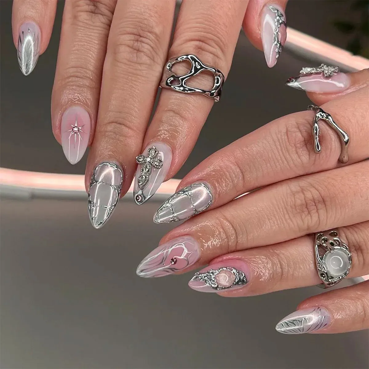 24pcs Wearable Short Round Head False Nails Sparkling French Designs Full Cover Almond fake nails with glue Press On nails tips