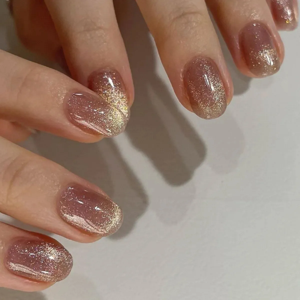 24pcs Wearable Short Round Head False Nails Sparkling French Designs Full Cover Almond fake nails with glue Press On nails tips