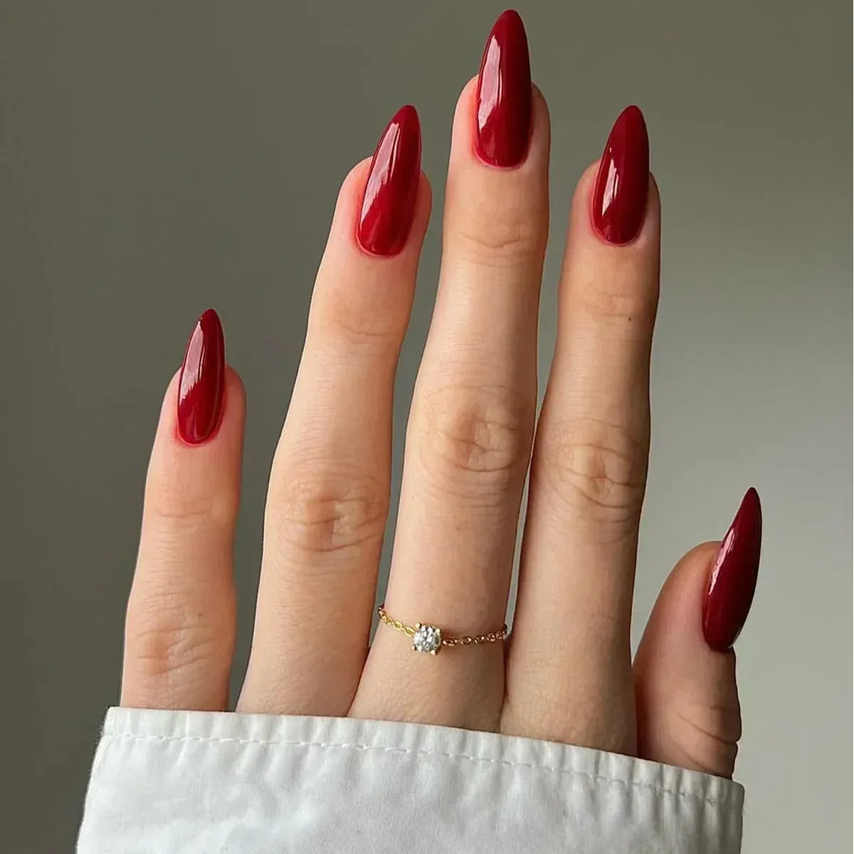 24pcs Wearable Short Round Head False Nails Sparkling French Designs Full Cover Almond fake nails with glue Press On nails tips