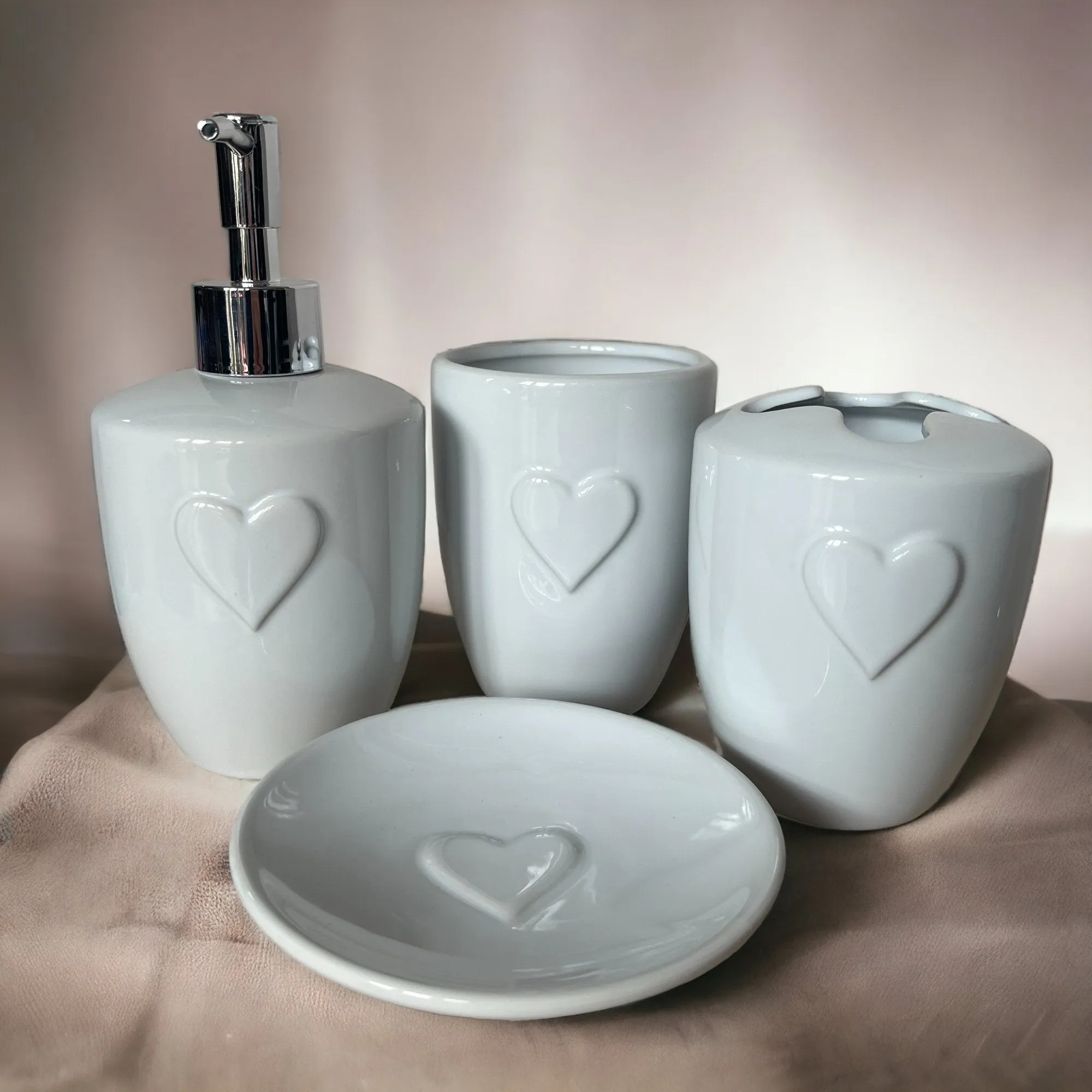 4-Piece White Heart Ceramic Bathroom Collection: Soap Dish, Soap Dispenser Toothbrush Holder, Tumbler