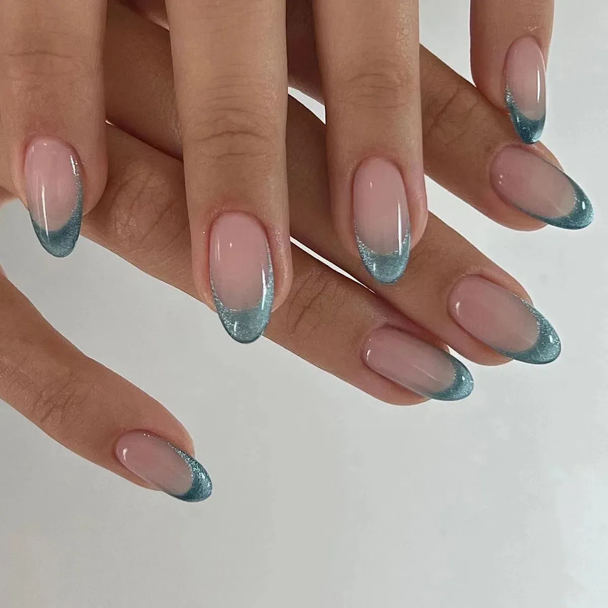 Aiertu 24Pcs Simple Green French False Nails Short Almond Fake Nails with Wave Line Design Wearable Round Head Press on Nail Tips