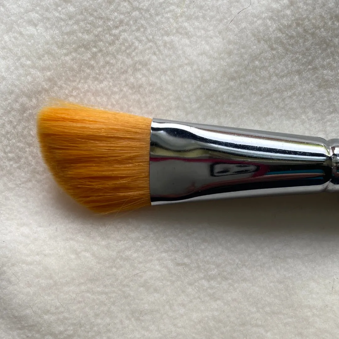 Angle Foundation Brush   (C315B)