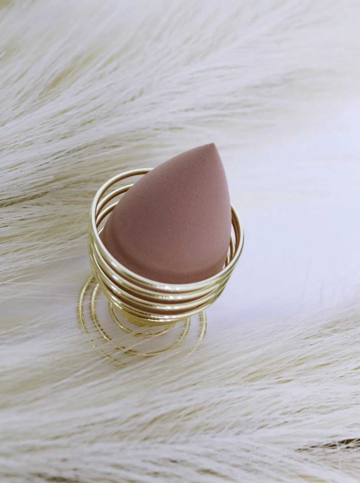 BELLA BEAUTY BLENDER & WHIRLY STAND