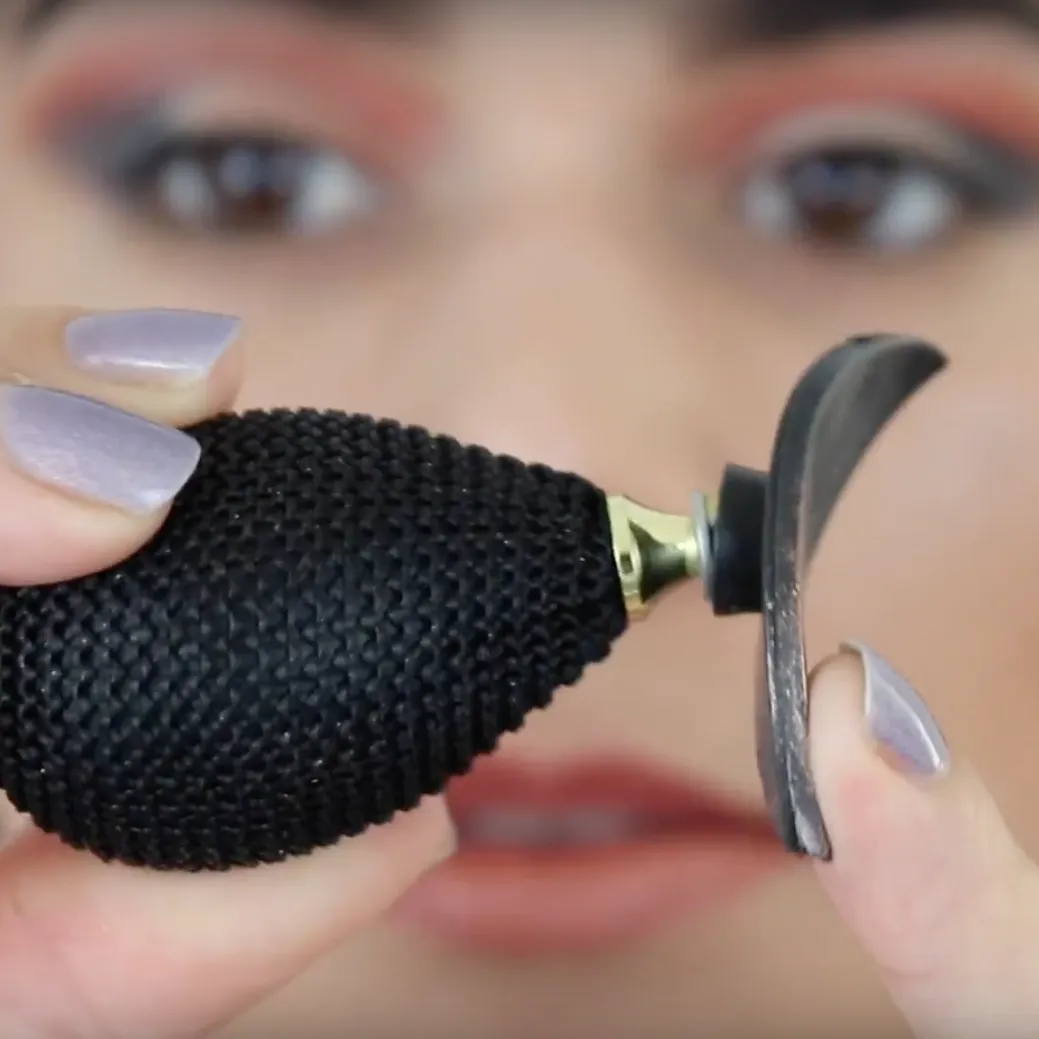 Easy Eyeshadow Applicator