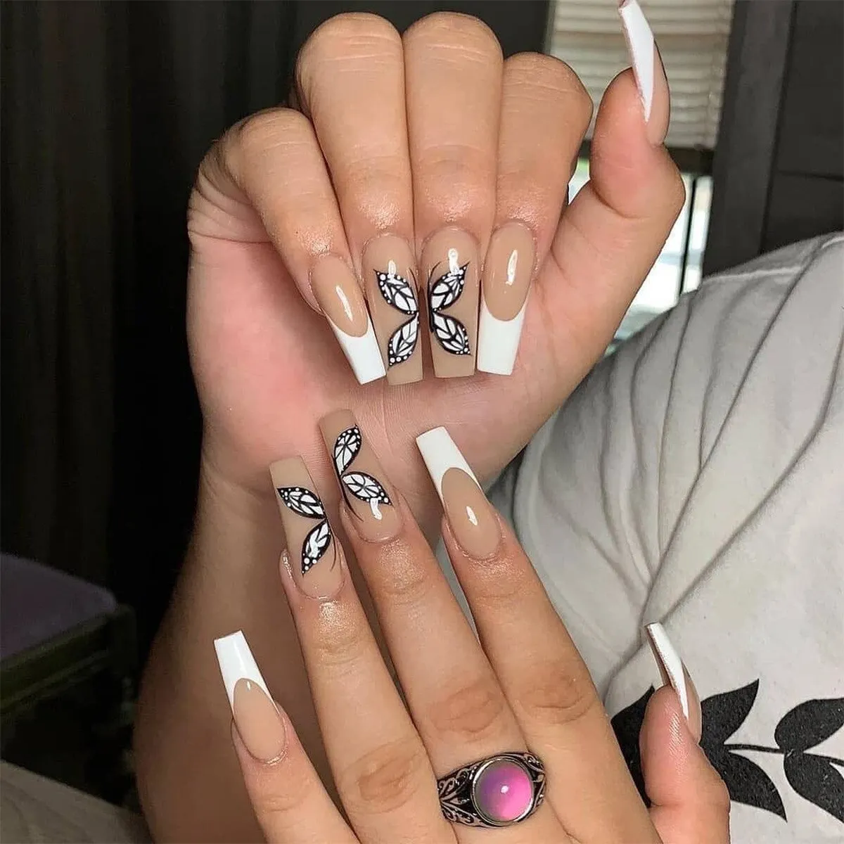 Flytonn 24Pcs Naked Pink French White Side False Nails Short Simple Nail Art Beauty Press On Fake Nails Full Cover Artificial Nails Tips
