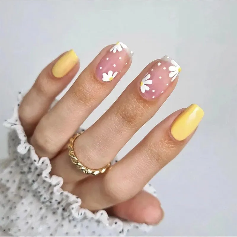 Flytonn 24Pcs Naked Pink French White Side False Nails Short Simple Nail Art Beauty Press On Fake Nails Full Cover Artificial Nails Tips