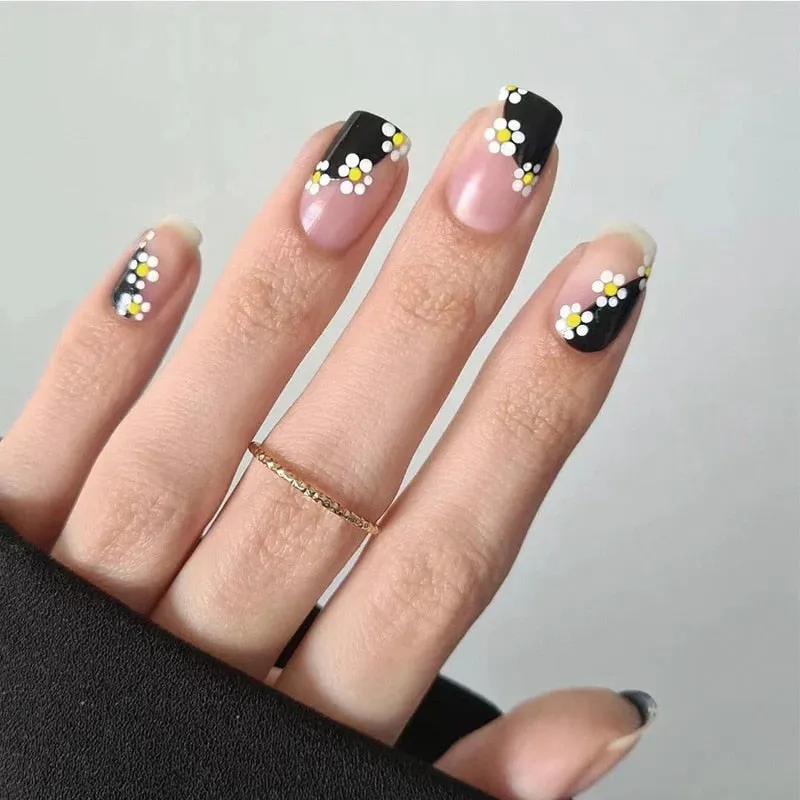 Flytonn 24Pcs Naked Pink French White Side False Nails Short Simple Nail Art Beauty Press On Fake Nails Full Cover Artificial Nails Tips
