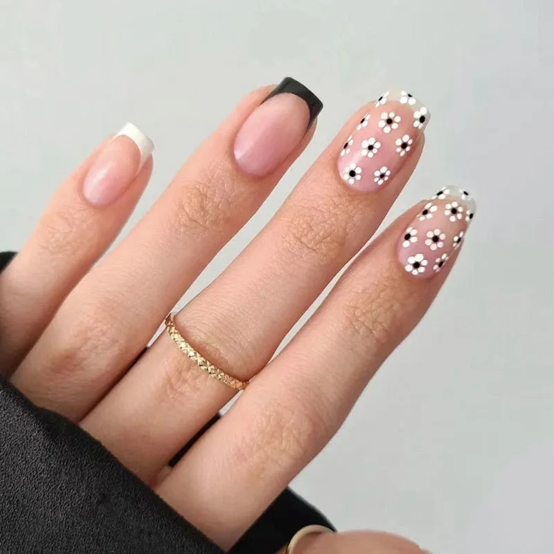 Flytonn 24Pcs Naked Pink French White Side False Nails Short Simple Nail Art Beauty Press On Fake Nails Full Cover Artificial Nails Tips