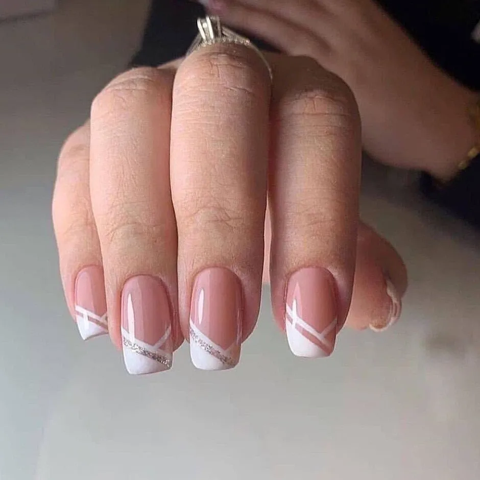 Flytonn 24Pcs Naked Pink French White Side False Nails Short Simple Nail Art Beauty Press On Fake Nails Full Cover Artificial Nails Tips
