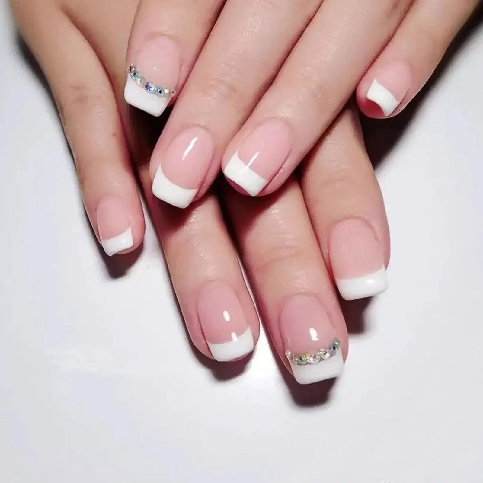 Flytonn 24Pcs Naked Pink French White Side False Nails Short Simple Nail Art Beauty Press On Fake Nails Full Cover Artificial Nails Tips