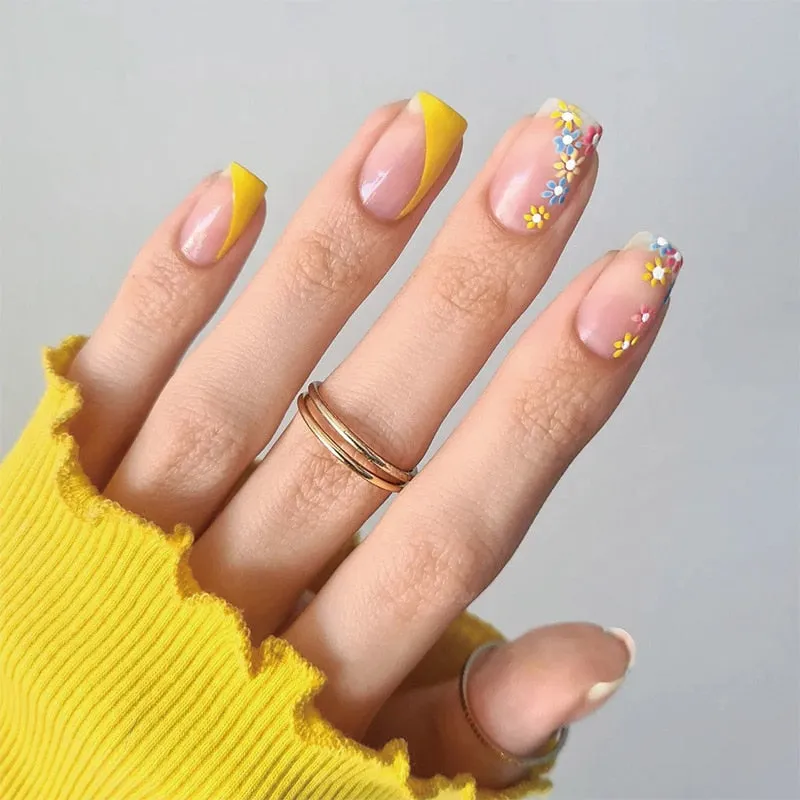 Flytonn 24Pcs Naked Pink French White Side False Nails Short Simple Nail Art Beauty Press On Fake Nails Full Cover Artificial Nails Tips