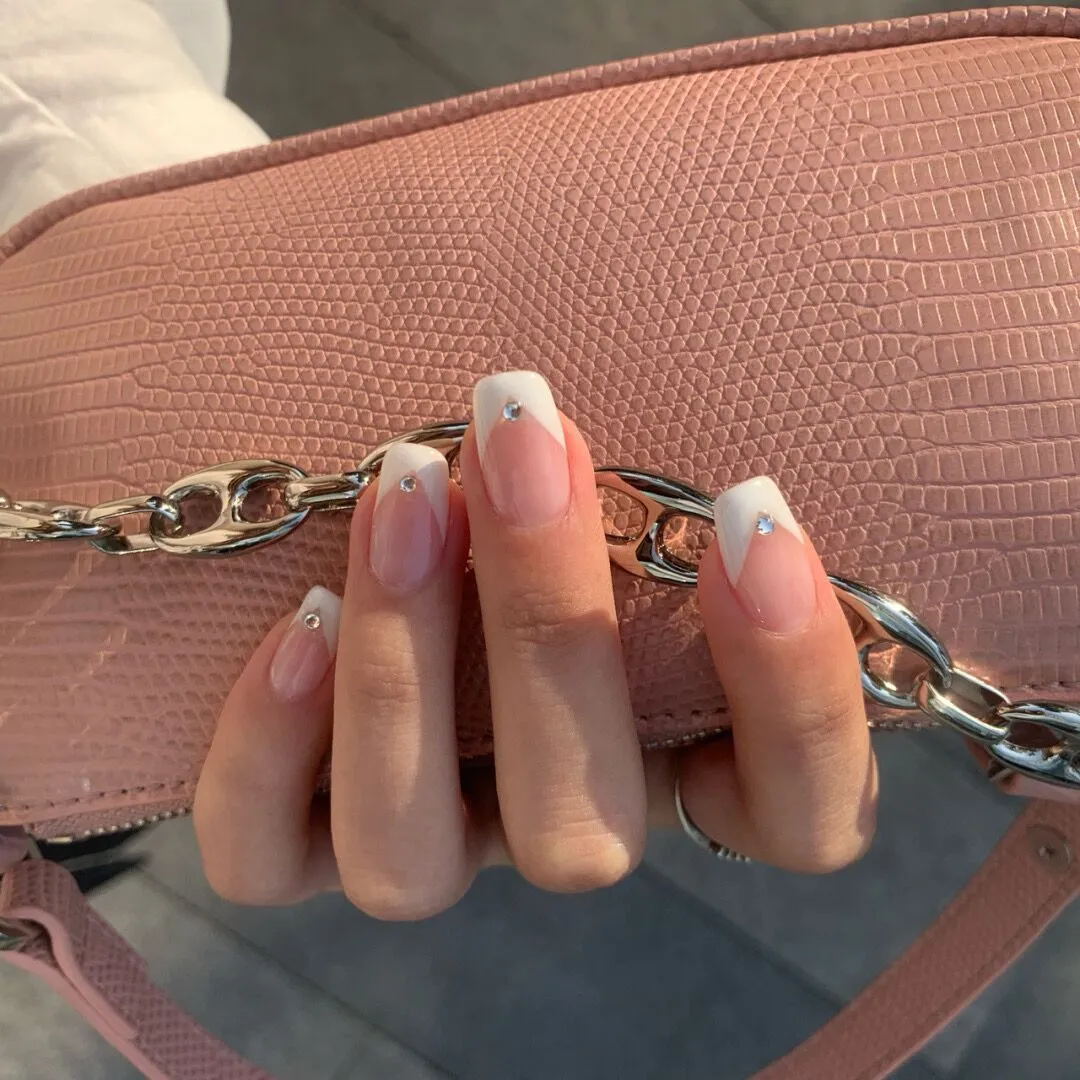 Flytonn 24Pcs Naked Pink French White Side False Nails Short Simple Nail Art Beauty Press On Fake Nails Full Cover Artificial Nails Tips