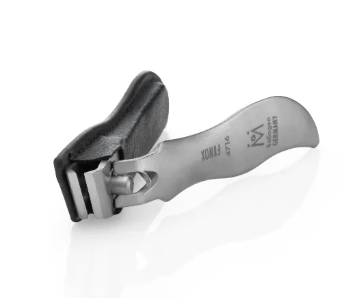 GERMANIKURE Small nail clipper with leather case