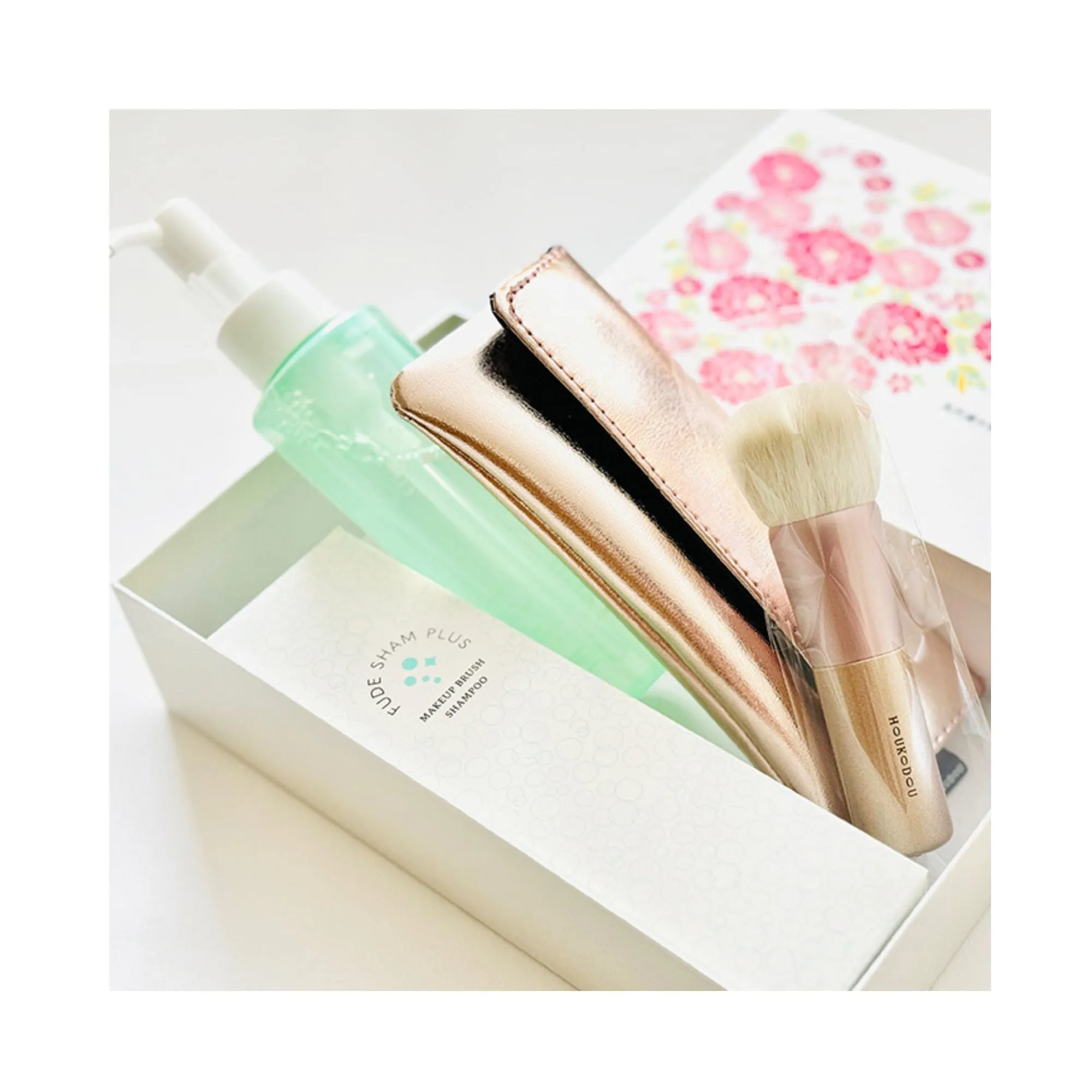 Houkodou BZ-1 Foundation Brush, Case & Shampoo Set SS-8