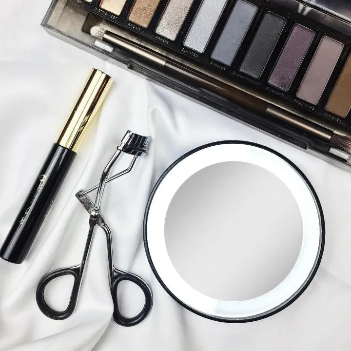 Lighted Compact Mirror with Magnification & Suction Cup
