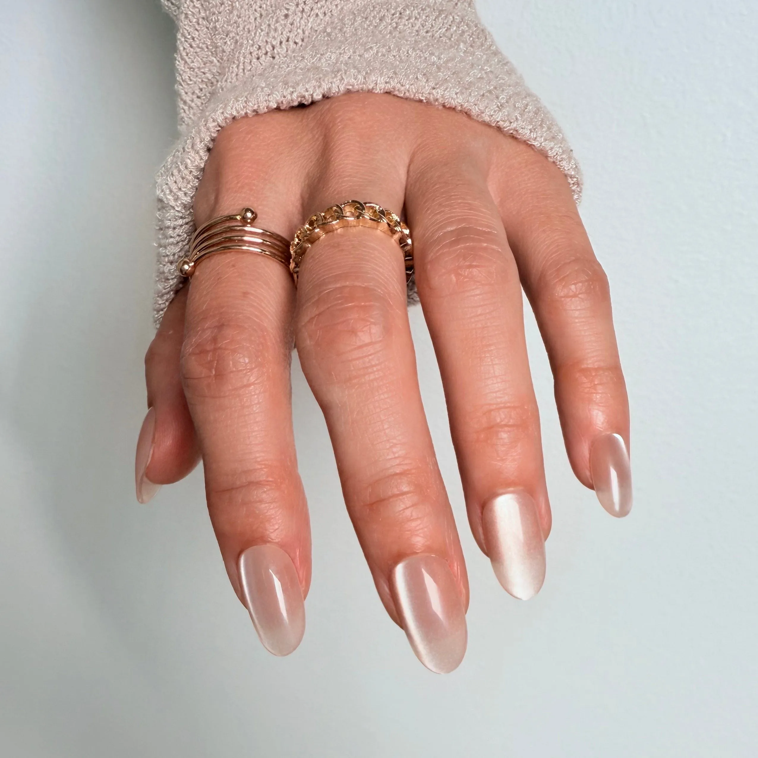 Magnetic Pearl Press On Nails - Short Round