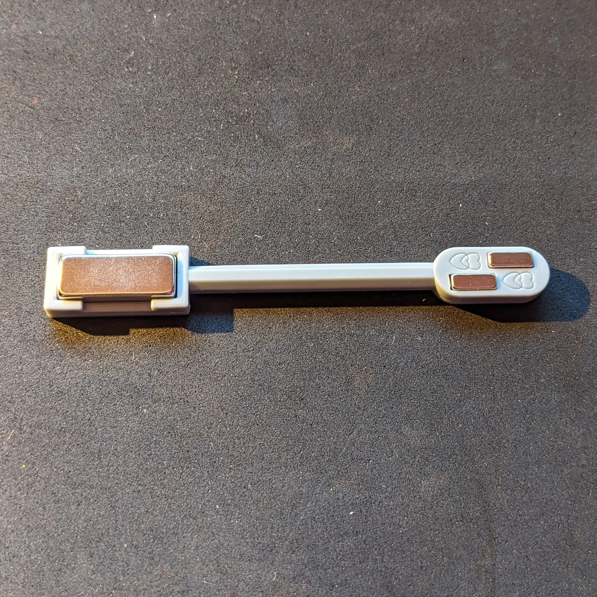 Nail Magnet - ZIGZAG - two way strong magnet
