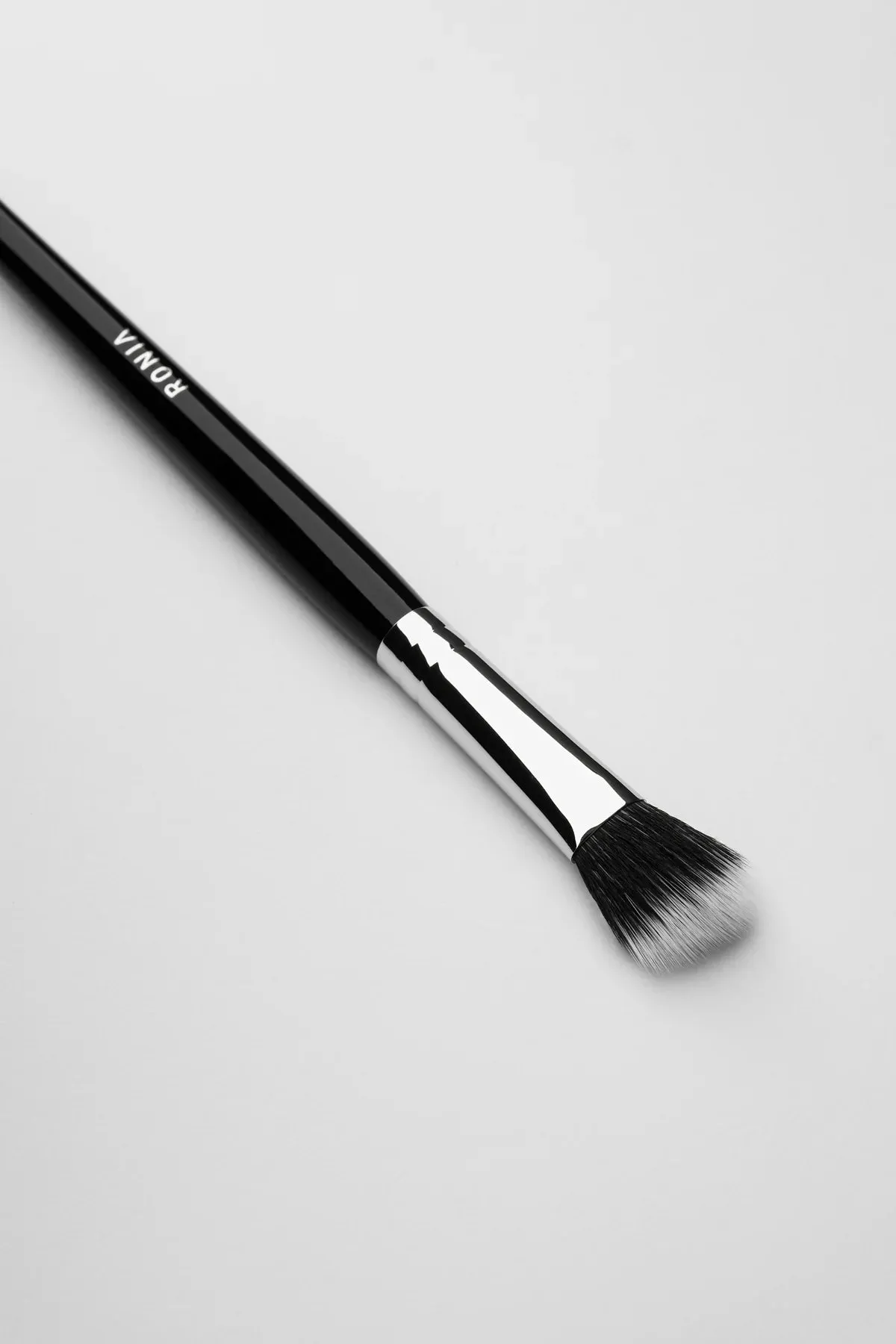 RONIA F19: MINI STIPPLE BRUSH