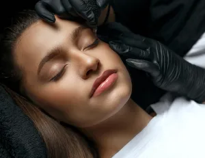 Semi-Permanent Makeup In Class Training – Eyeliner